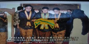 Gambar 1. Prosesi Penjamasan Pusaka Sunan Kalijaga