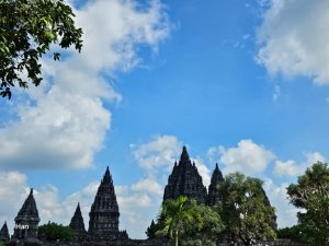 Gambar: Kompleks Candi Prambanan