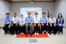 Gambar 2: Juri, dosen pendamping, dan mahasiswa magang