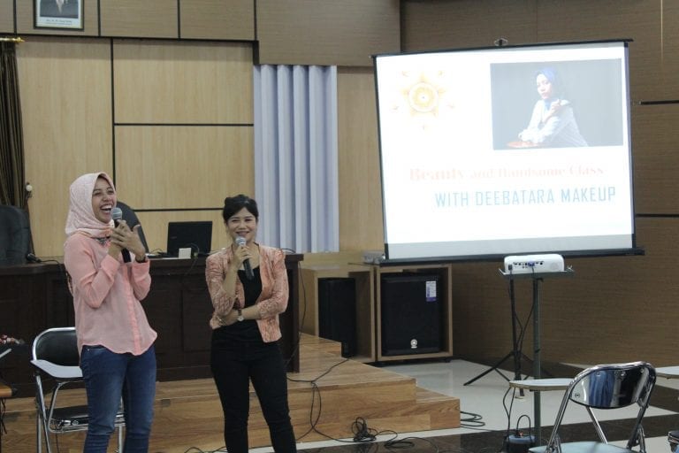 Menambah Skill Mahasiswa dalam Berpenampilan dengan Beauty and Handsome Class