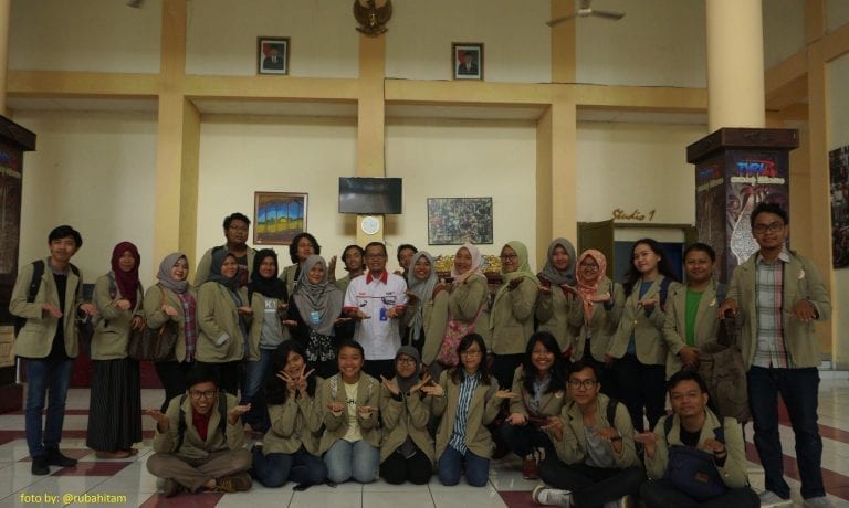 Mahasiswa Program Studi Diploma Bahasa Inggris DBSMB Kunjungi TVRI