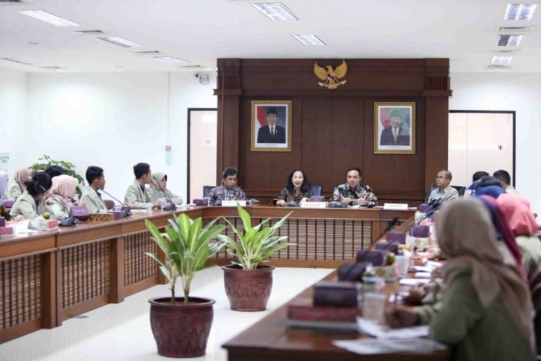 Pelajari Manajemen Kearsipan di Institusi Pencipta Arsip Negara, Mahasiswa Kearsipan DBSMB Adakan Studi Lapangan