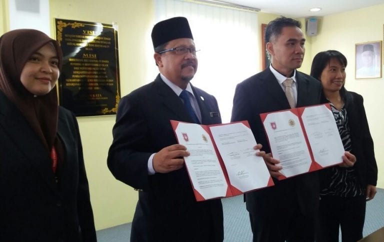 Penandatangan MOU Sekolah Vokasi UGM dengan KOlej Universiti Islam Melaka ( KUIM)