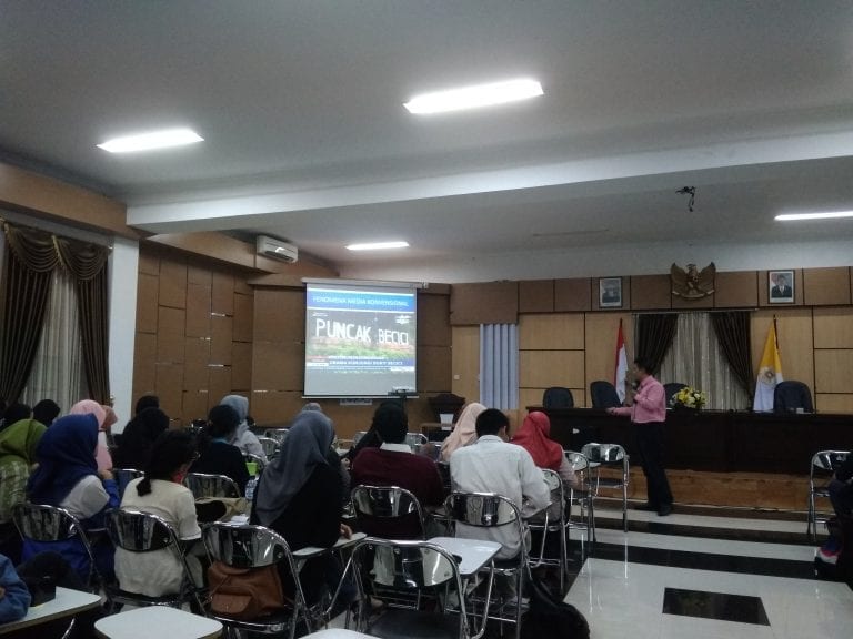 Workshop Public Relations Digital Prodi Diploma Bahasa Inggris DBSMB