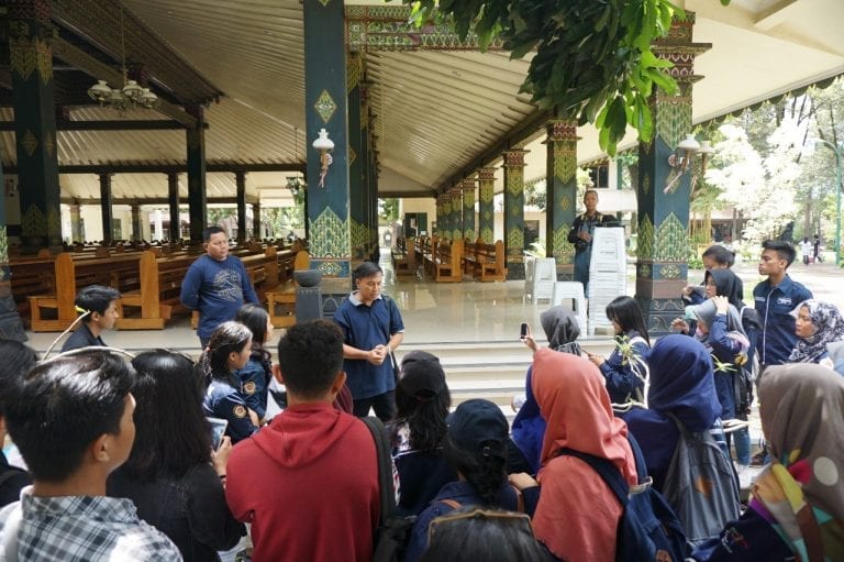 Mahasiswa Prodi Kepariwisataan DBSMB Kuliah Lapangan di Desa Wisata Ngringinan