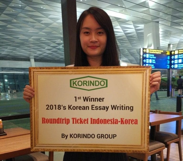 Mahasiswa Program Studi Bahasa Korea DBSMB Juara Pertama Lomba Esai Tingkat Nasional