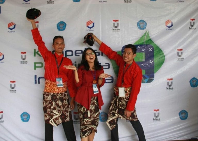 Kelompok Mahasiswa Program Studi Kepariwisataan DBSMB Raih Juara III Lomba Essai Kompetisi Pariwisata Indonesia Ke-9
