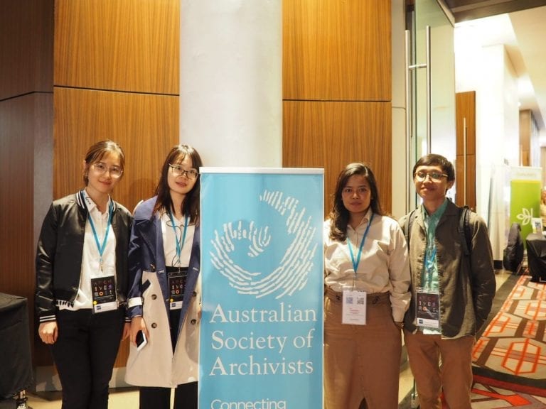 Dua Dosen Kearsipan DBSMB Presentasikan Paper di Perth, Australia