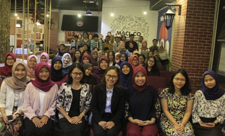 Kuliah Umum Prodi D3 Bahasa Inggris SV UGM: Membina Hubungan Baik dalam Profesi Public Relations