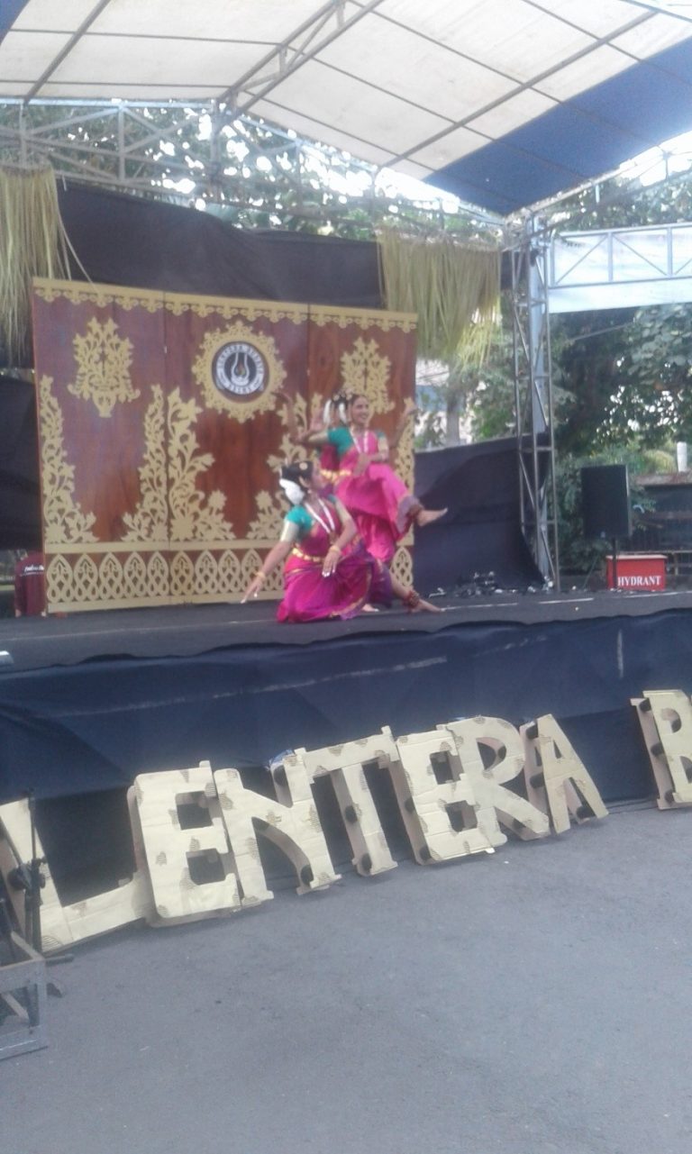 Tiga Mahasiswa Shivamanohari School Of Performing Arts Canada Pentas Di Depan Peserta PPSMB Lentera Budaya 2019