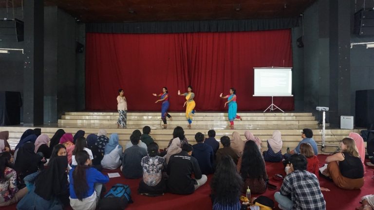 General Lecture dan Workshop International Southeast India Culture Disambut Meriah
