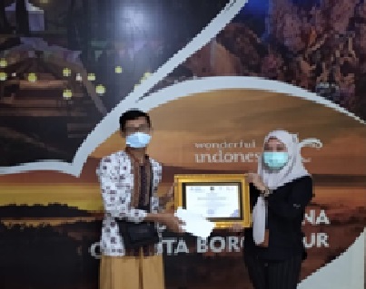 Mahasiwa Prodi D4 Bahasa Inggris SV UGM Raih Juara Pertama  Lomba Penulisan Desa Wisata