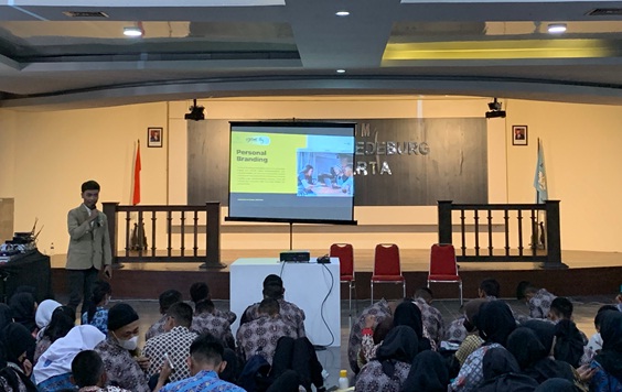 Serukan Pentingnya Mengenali Diri Sendiri, Mahasiswa SV UGM Adakan Pelatihan Personal Branding bagi Siswa SMKN 4 Yogyakarta