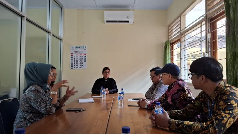 Perkuat Kerjasama Pelaksanaan Pengabdian Tahun ke-2; Tim Pengabdian Program Studi D4 Pengelolaan Arsip dan Rekaman Informasi SV UGM lakukan Koordinasi dengan Kalurahan Demangrejo, Kecamatan Sentolo, Kabupaten Kulon Progo DIY