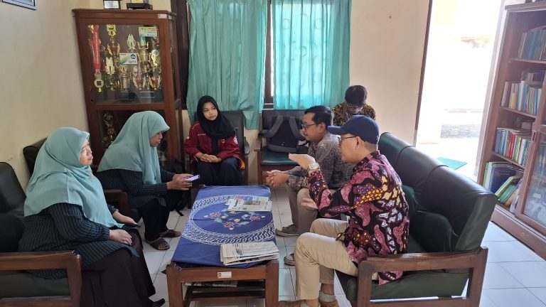 Kenalkan Gerakan Tertib Arsip; Tim Pengabdian D4 PARI SV UGM Audensi dengan Dinas Perpustakaan dan Kearsipan, dan Kecamatan Sentolo Kabupaten Kulon Progo