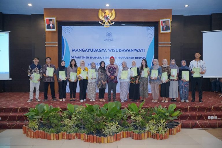 Pelepasan Delapan Puluh Empat ALumni Program Studi Sarjana Terapan, Departemen Bahasa, Seni, dan Manajemen Budaya Sekolah Vokasi UGM Periode IV Tahun Akademik 2023/2024