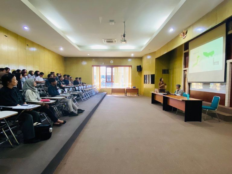 Pemahaman Mahasiswa Terhadap Latar Belakang Budaya dan Pola Komunikasi dalam Bahasa Jepang dan Bahasa Korea