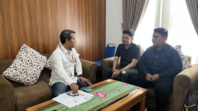 Mitra adakan wawancara kepada mahasiswa BPW di kampus Iso Reksohadiprodjo