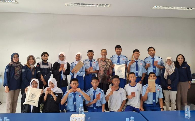Dukung Pengembangan SDM Indonesia, Program Studi Bahasa Jepang untuk Komunikasi Bisnis dan Profesional Selenggarakan Pelatihan untuk Siswa SMK PerCik KIIC