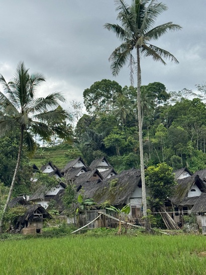 Mekanisme Adat Kampung Naga Membatasi Kunjungan untuk Lindungi Integritas Budaya