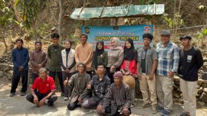 Gambar 2. Foto bersama peserta dan pengelola Omah Jamoe Menoreh